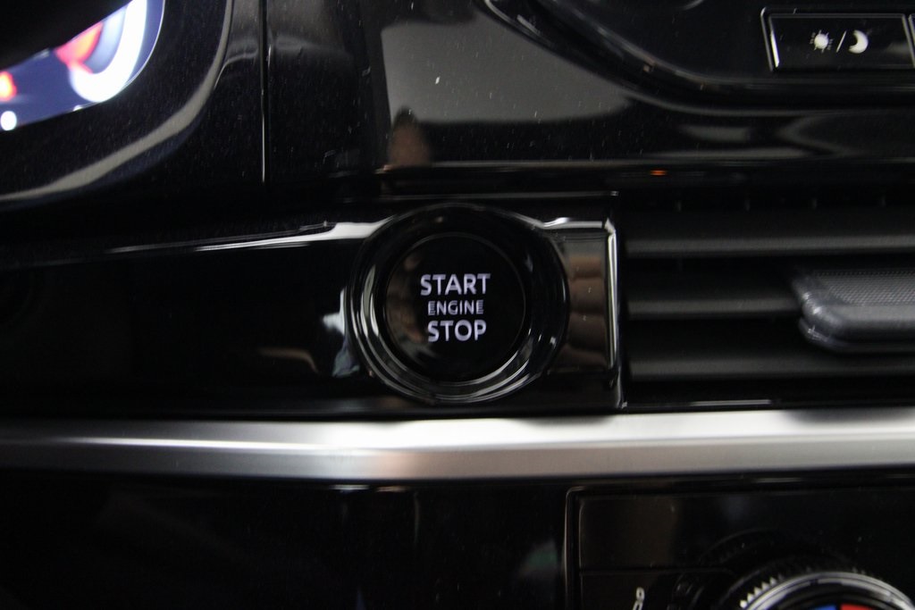 Vehicle image 32 of 39