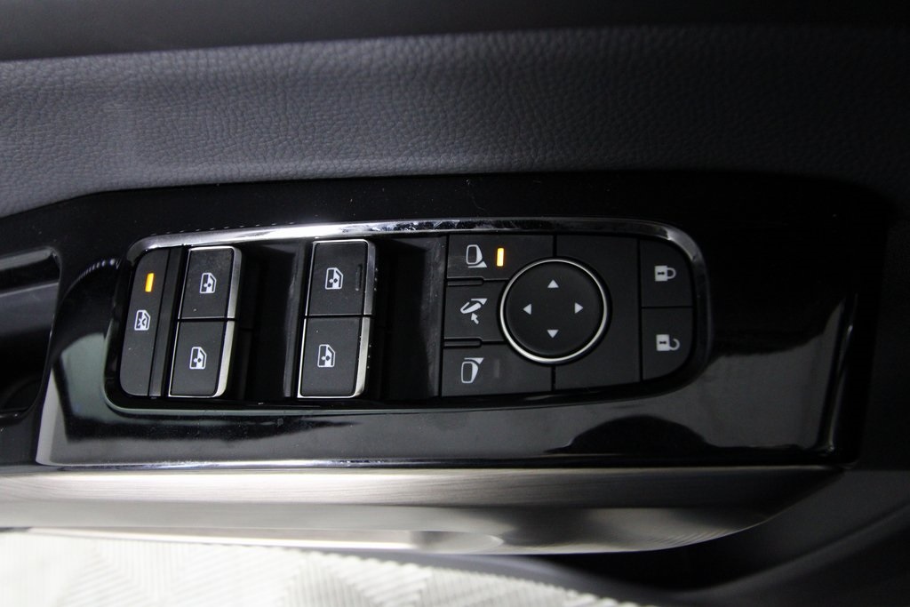 Vehicle image 38 of 39