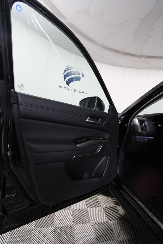 Vehicle image 28 of 39