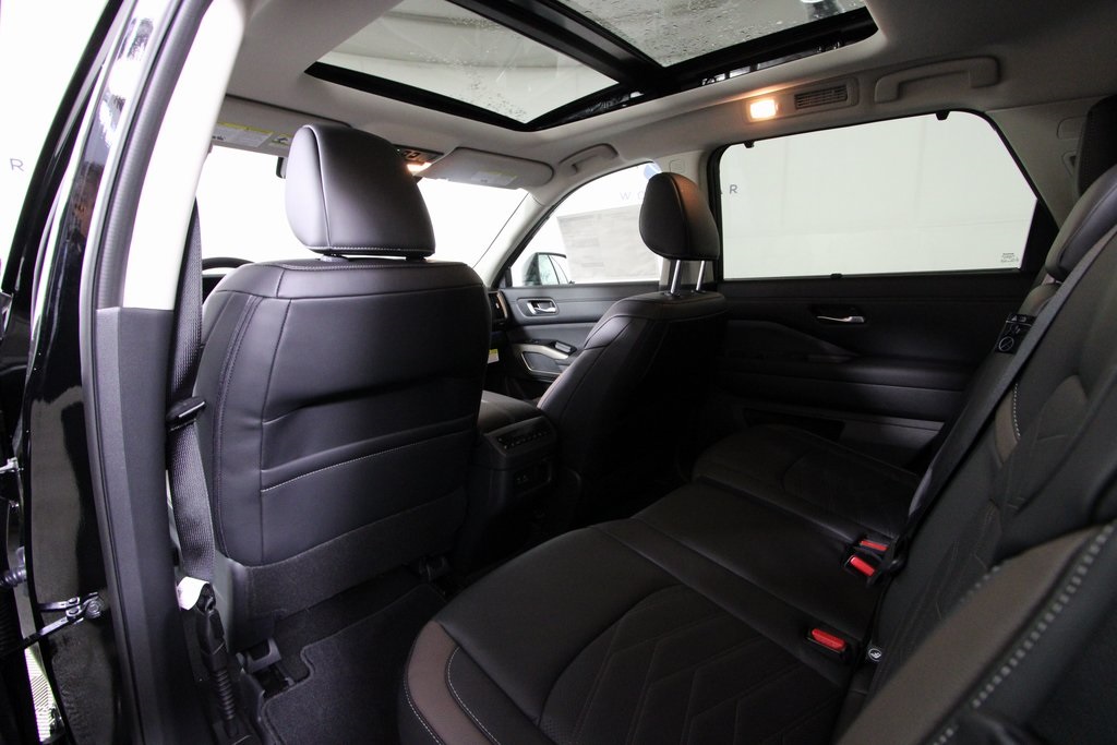 Vehicle image 23 of 39
