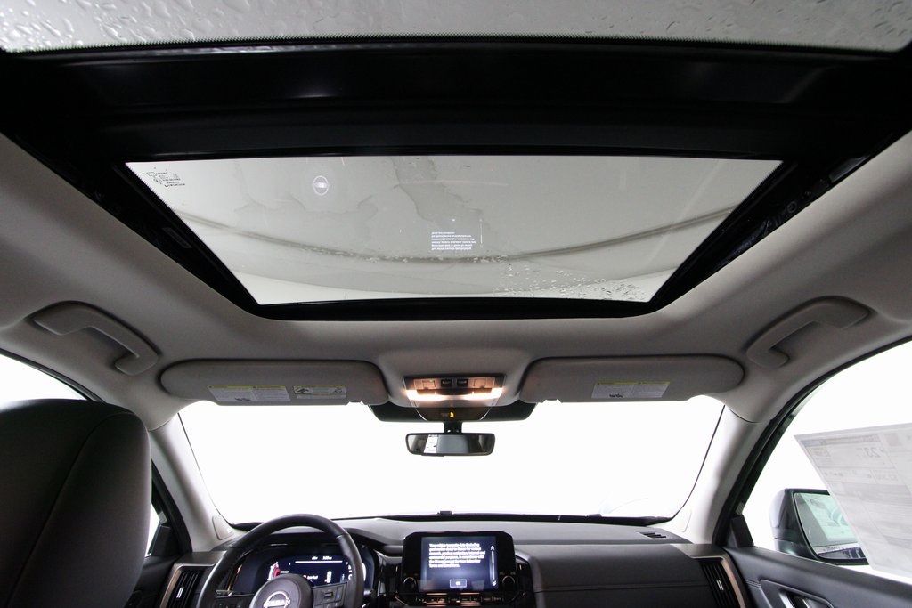 Vehicle image 24 of 39