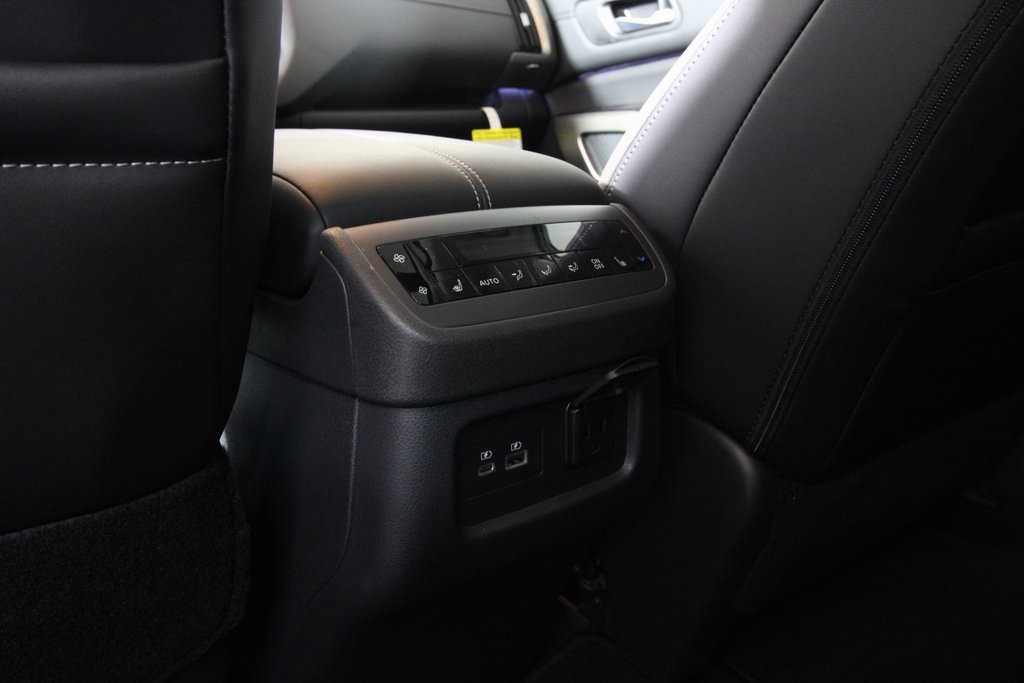 Vehicle image 37 of 39