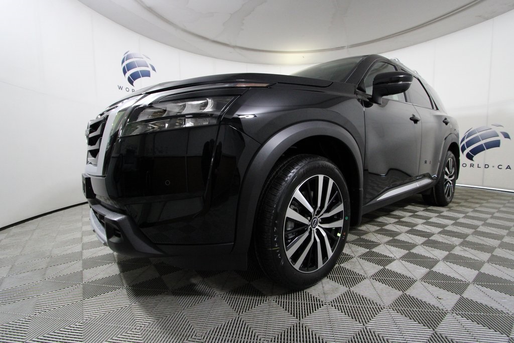 Vehicle image 13 of 39