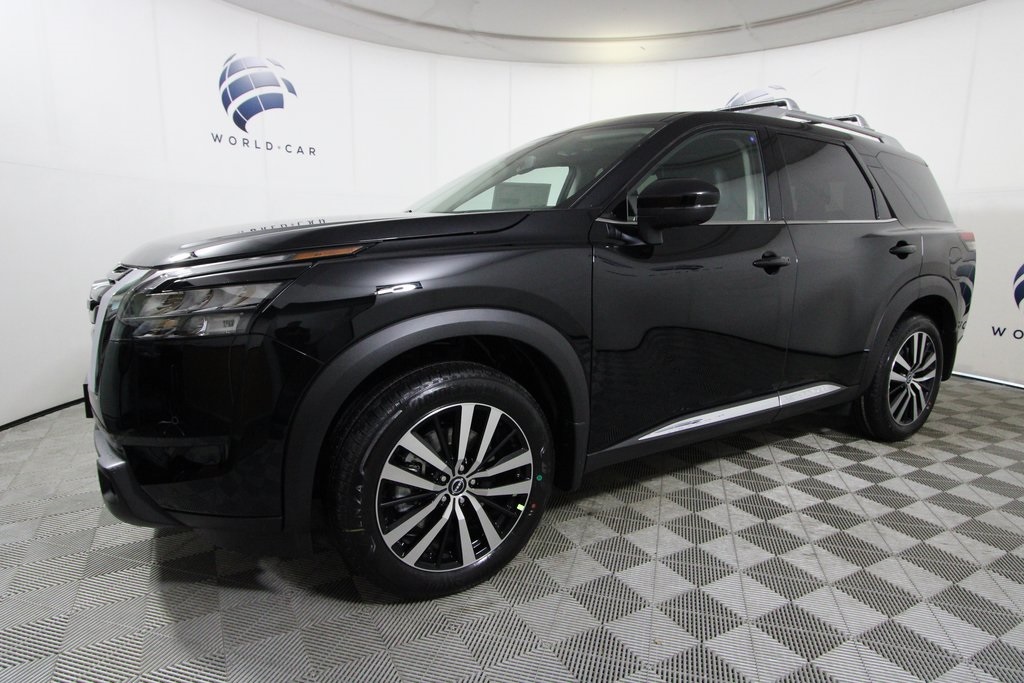 Vehicle image 3 of 39