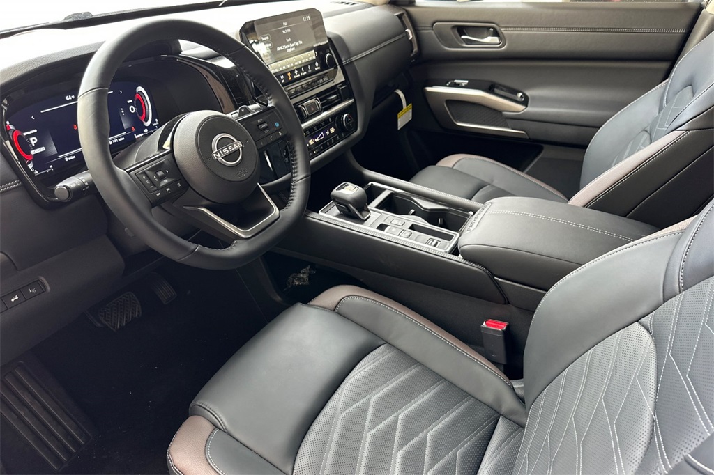 2025 Nissan Pathfinder Platinum Image 21 of 21
