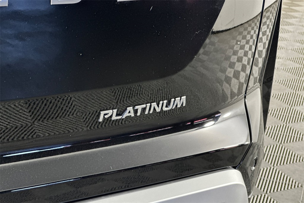 2025 Nissan Pathfinder Platinum Image 20 of 21