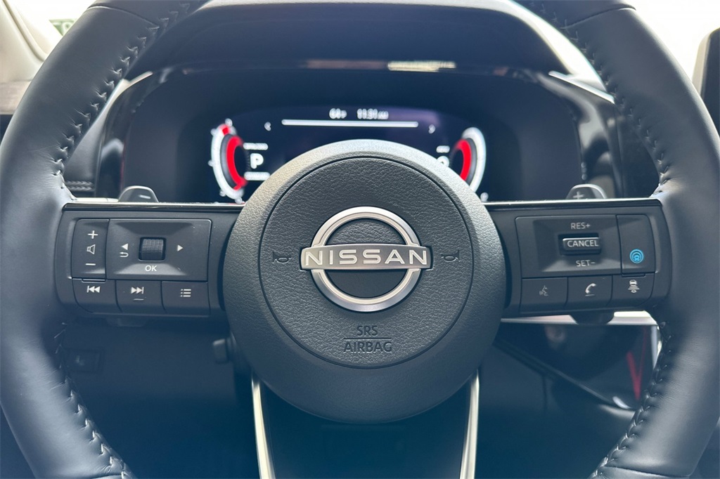 2025 Nissan Pathfinder Platinum Image 10 of 21