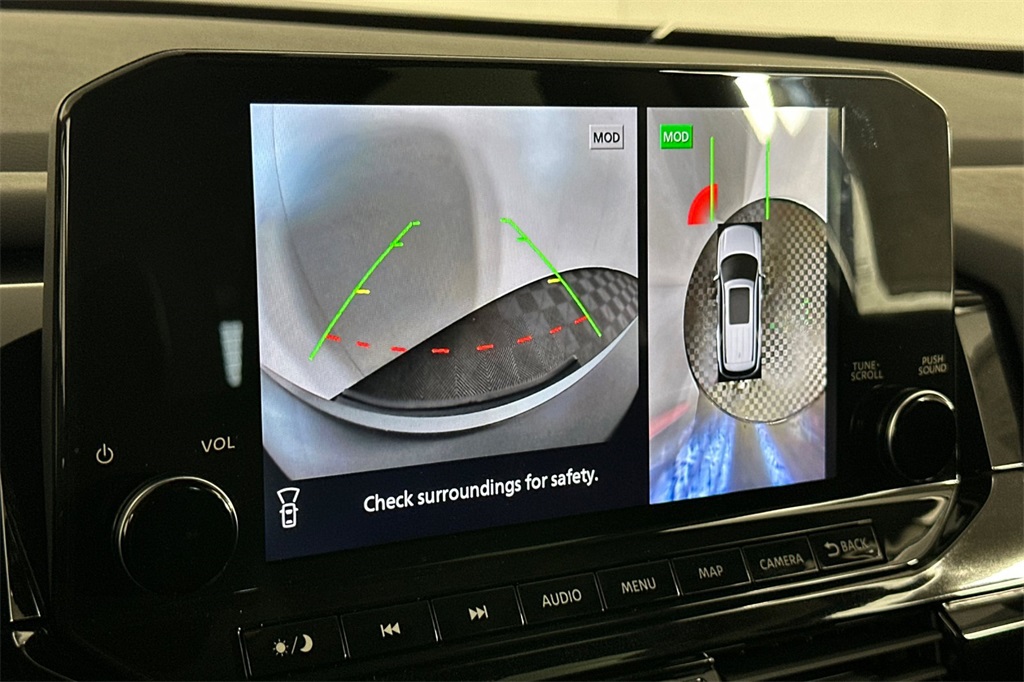 2025 Nissan Pathfinder Platinum Image 12 of 21