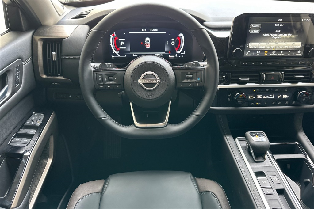 2025 Nissan Pathfinder Platinum Image 19 of 21