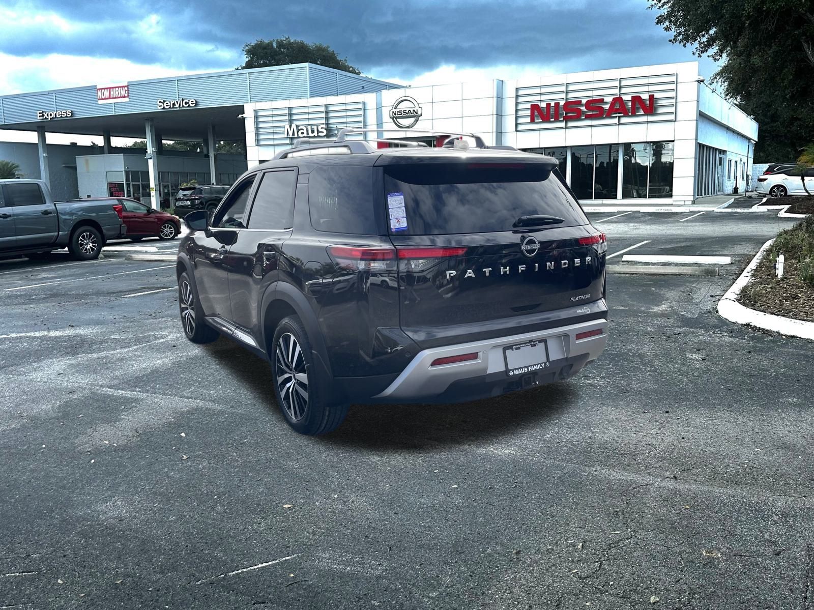 Vehicle image 7 of 19