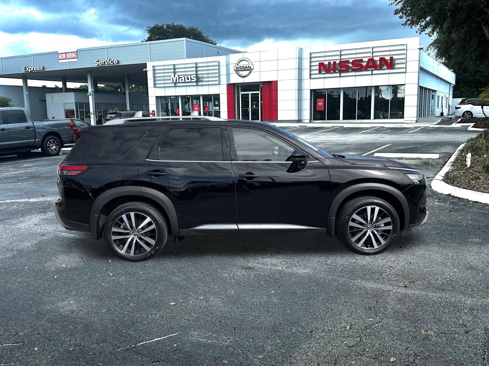 Vehicle image 4 of 19