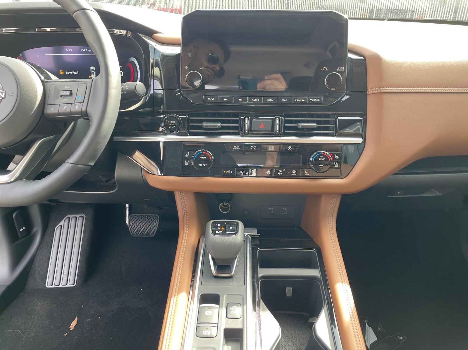 Vehicle image 16 of 19