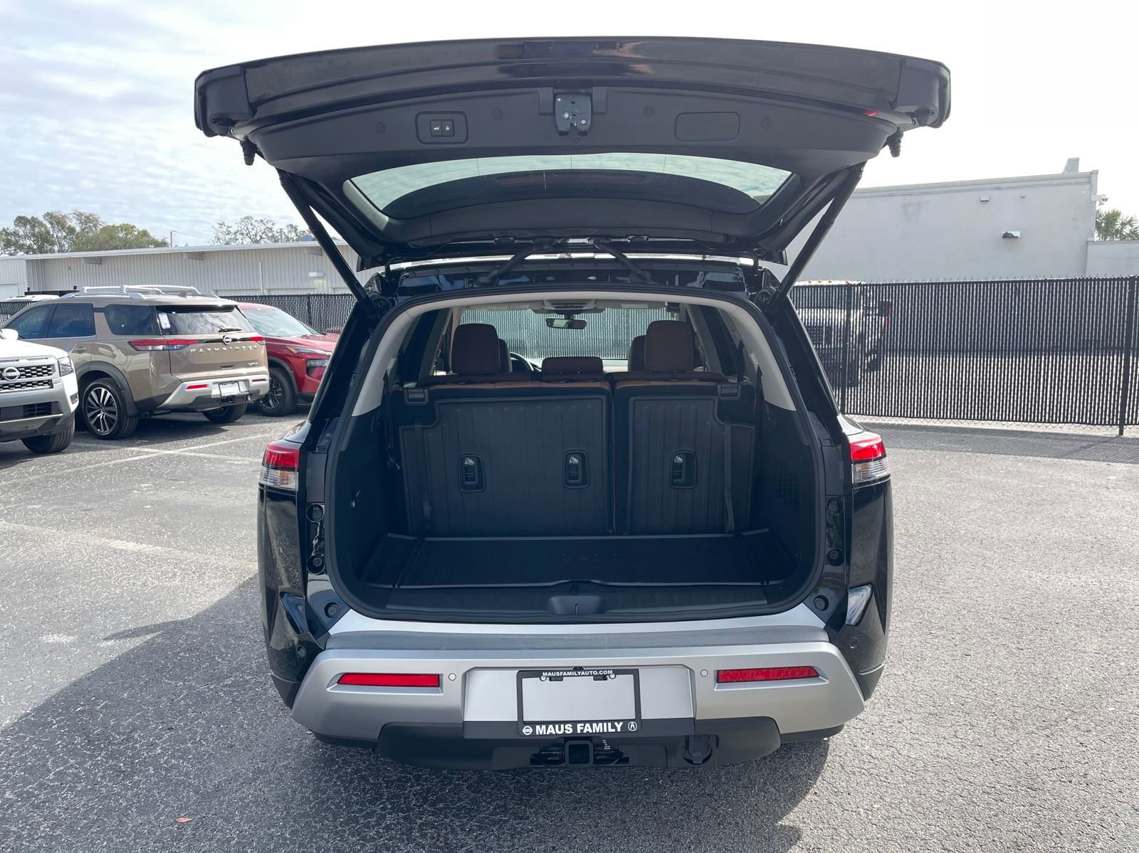 Vehicle image 10 of 19
