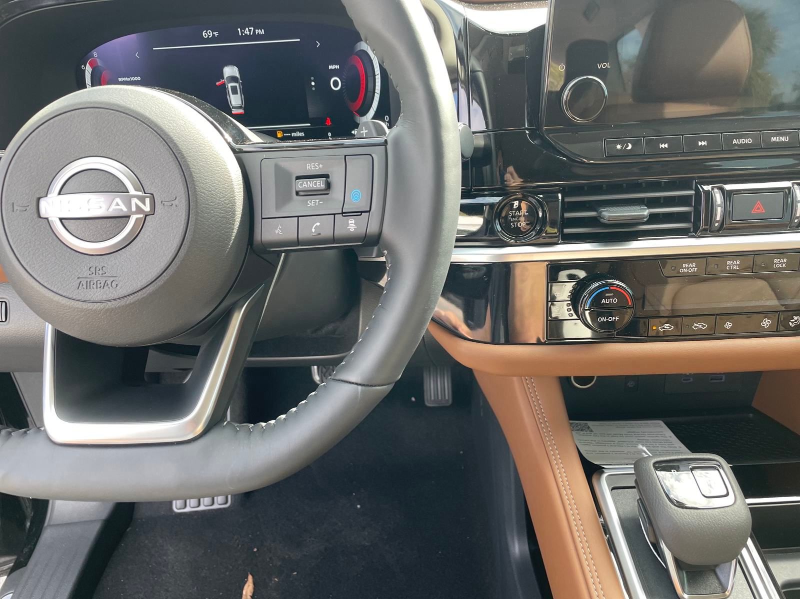 Vehicle image 17 of 19