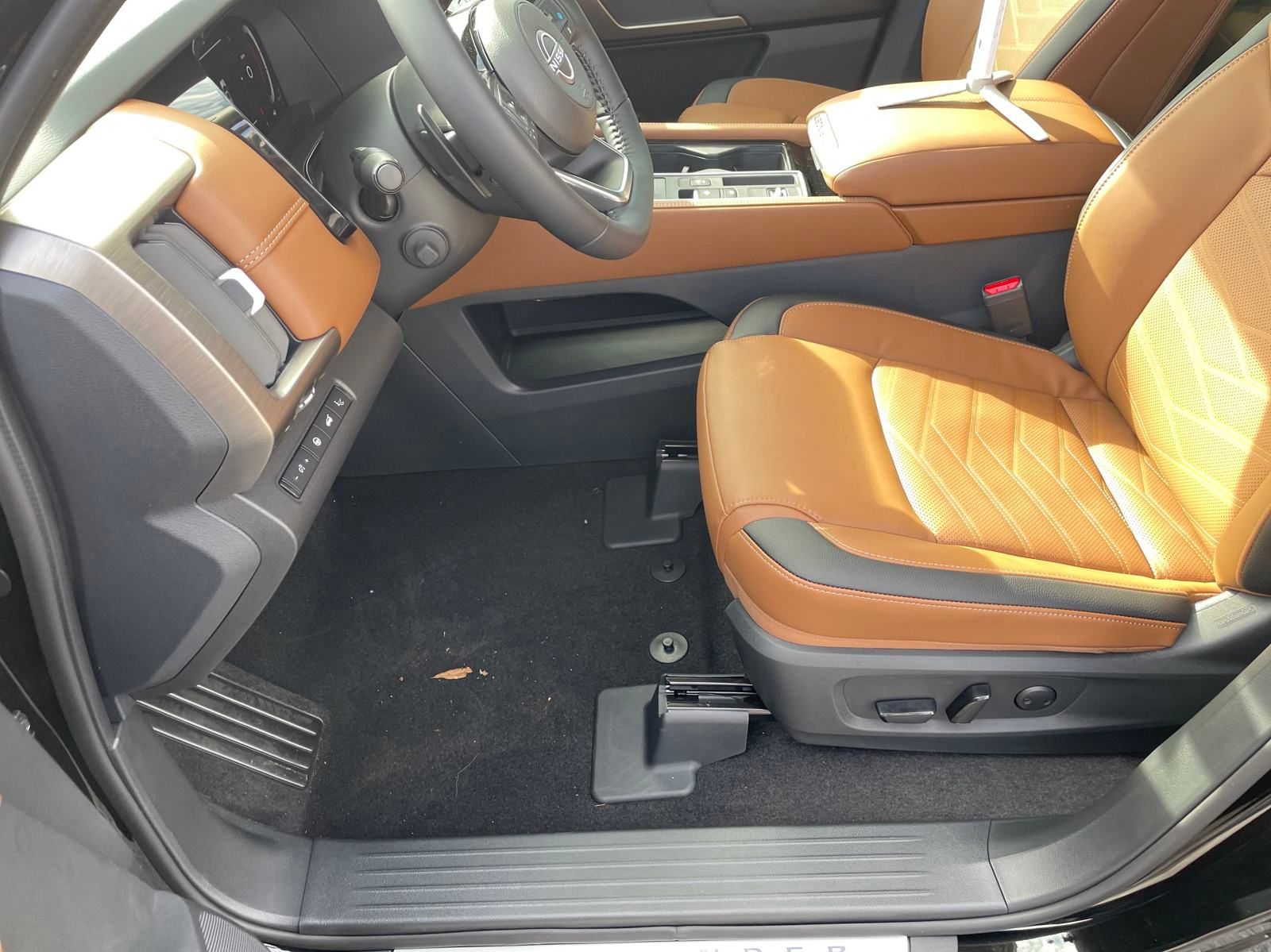Vehicle image 15 of 19