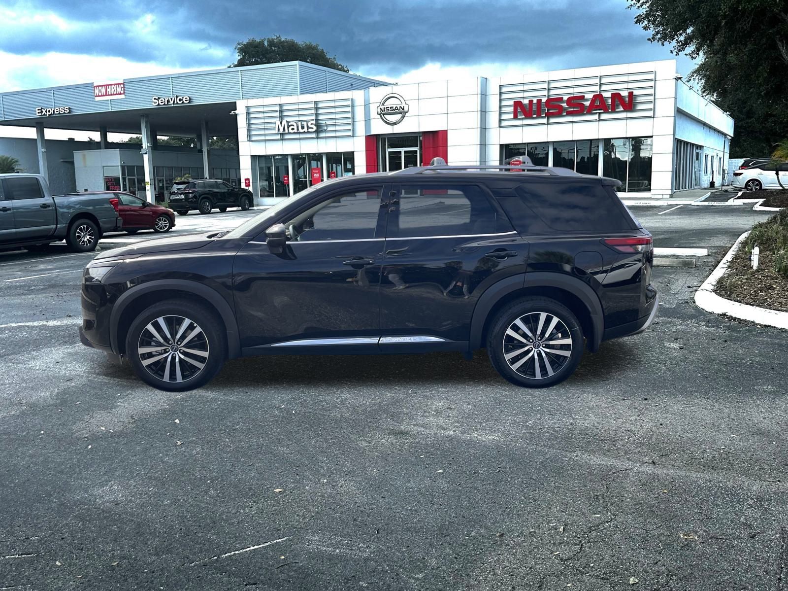Vehicle image 8 of 19