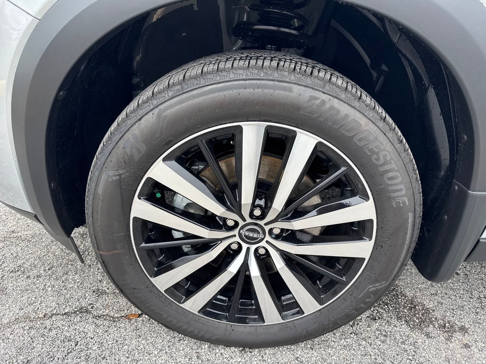 Vehicle image 8 of 35