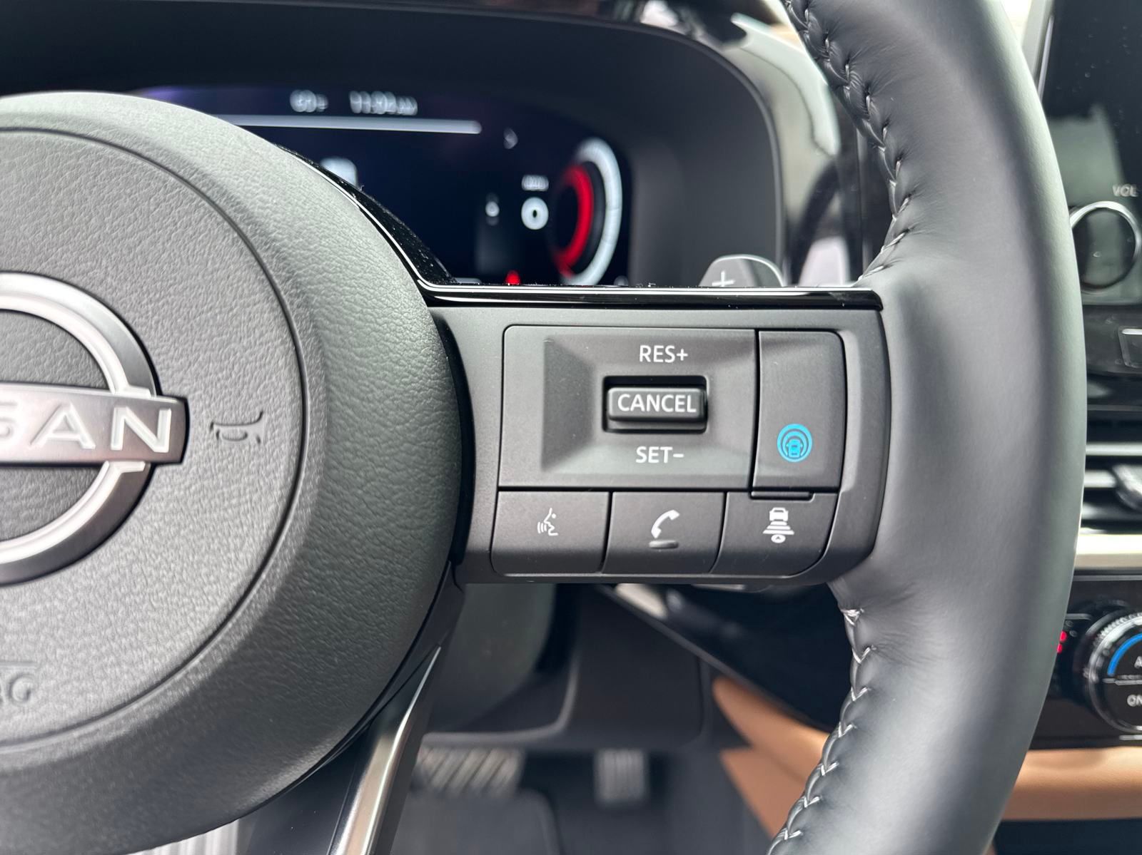 Vehicle image 17 of 35