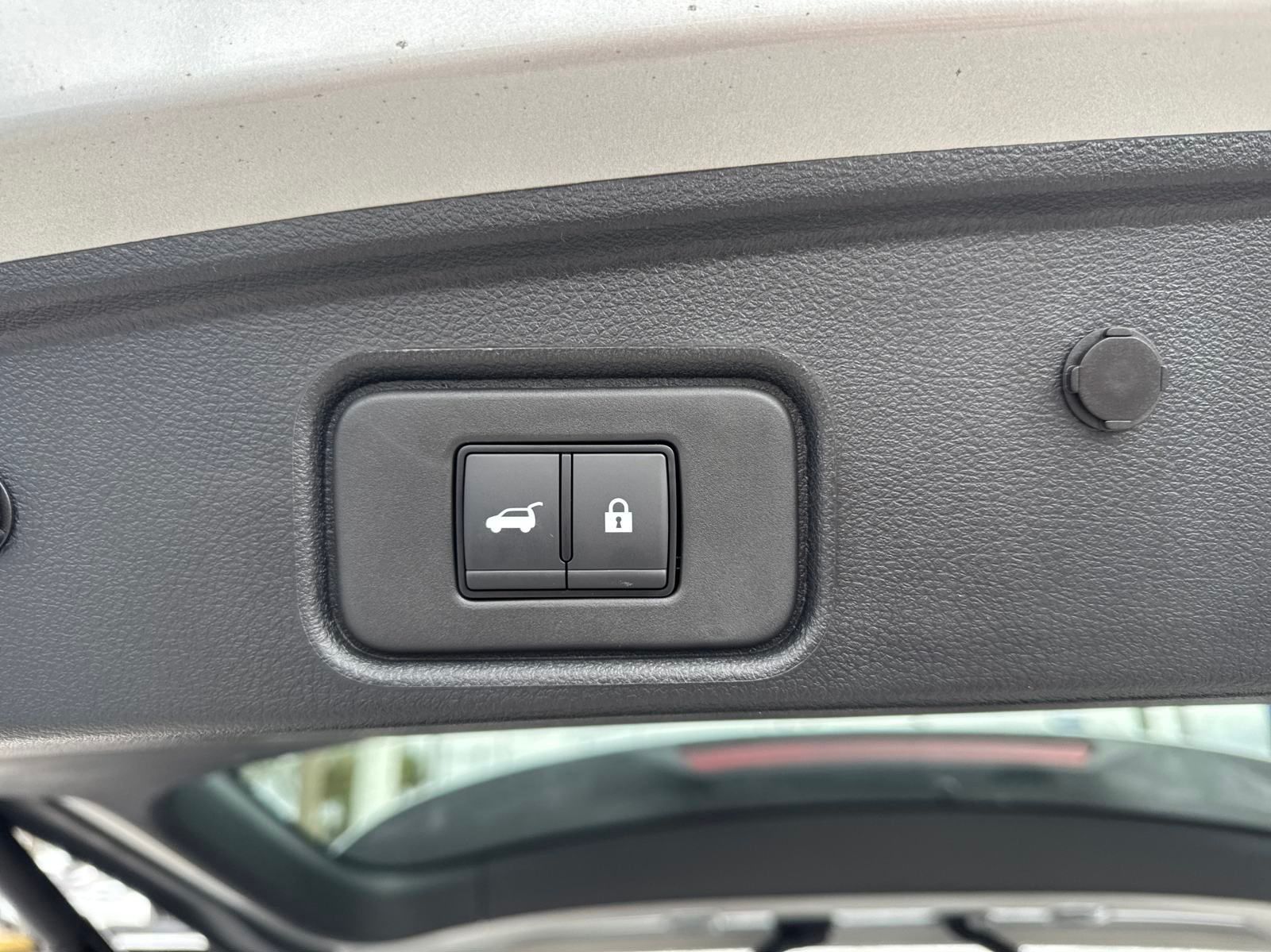 Vehicle image 25 of 35