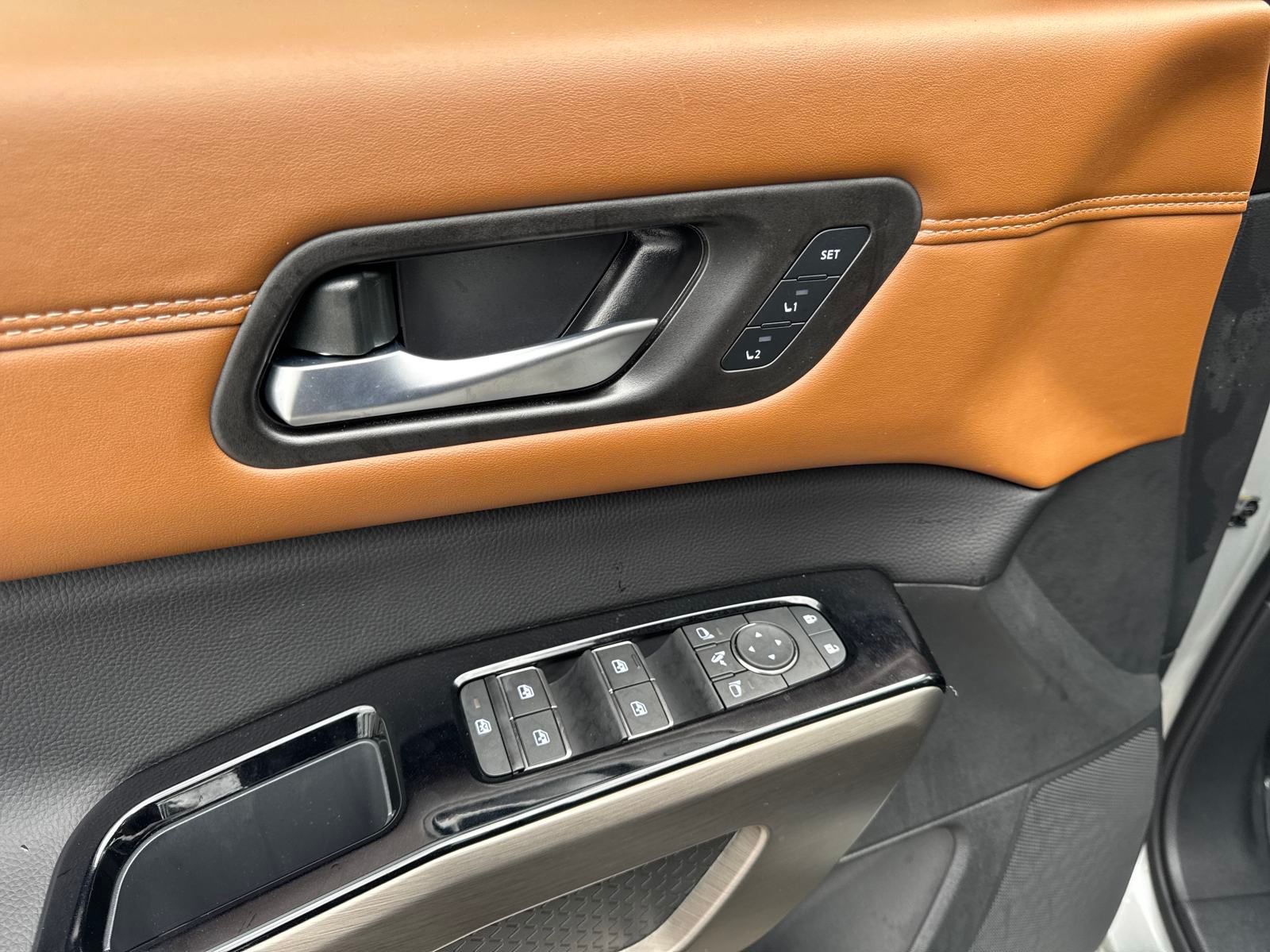 Vehicle image 24 of 35