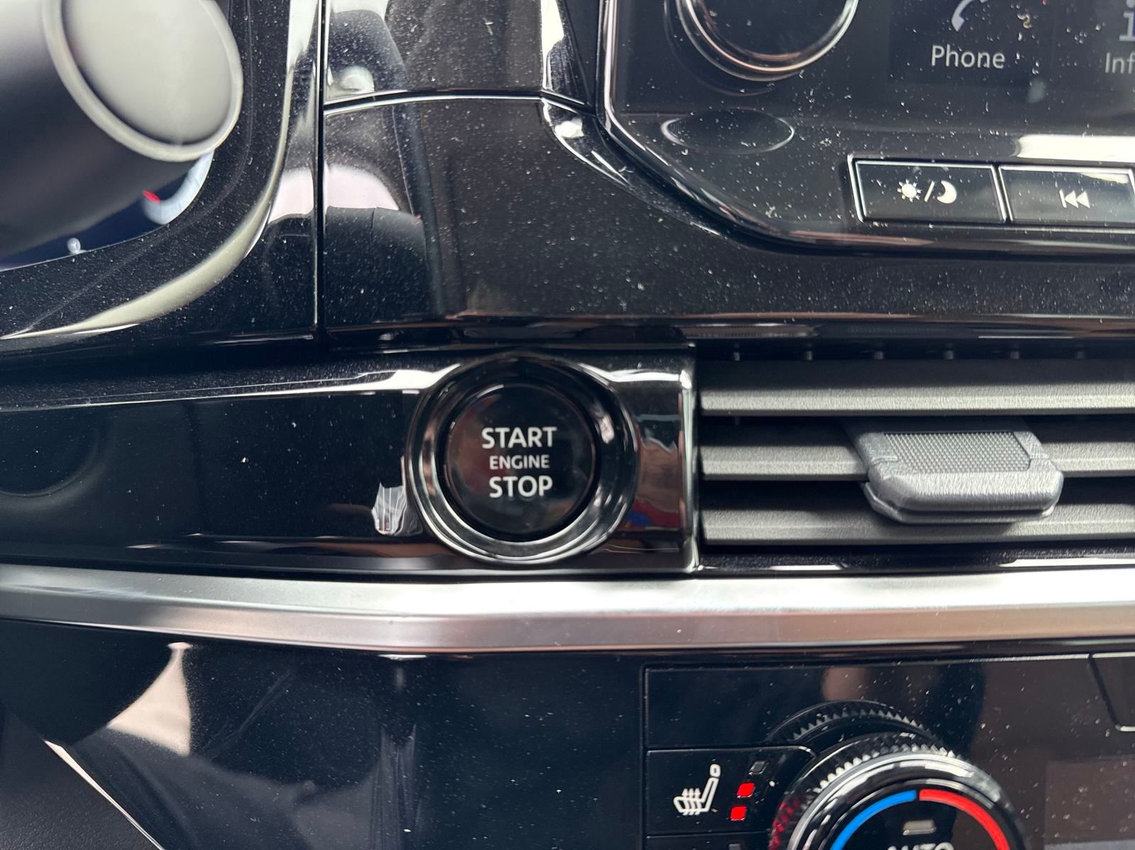 Vehicle image 32 of 35