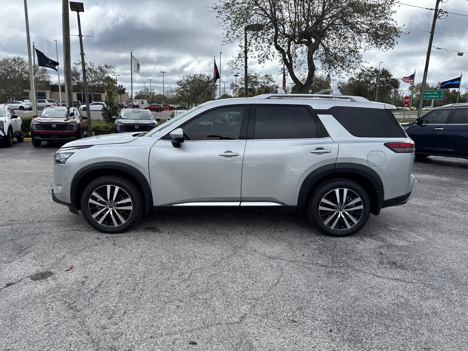 Vehicle image 7 of 35
