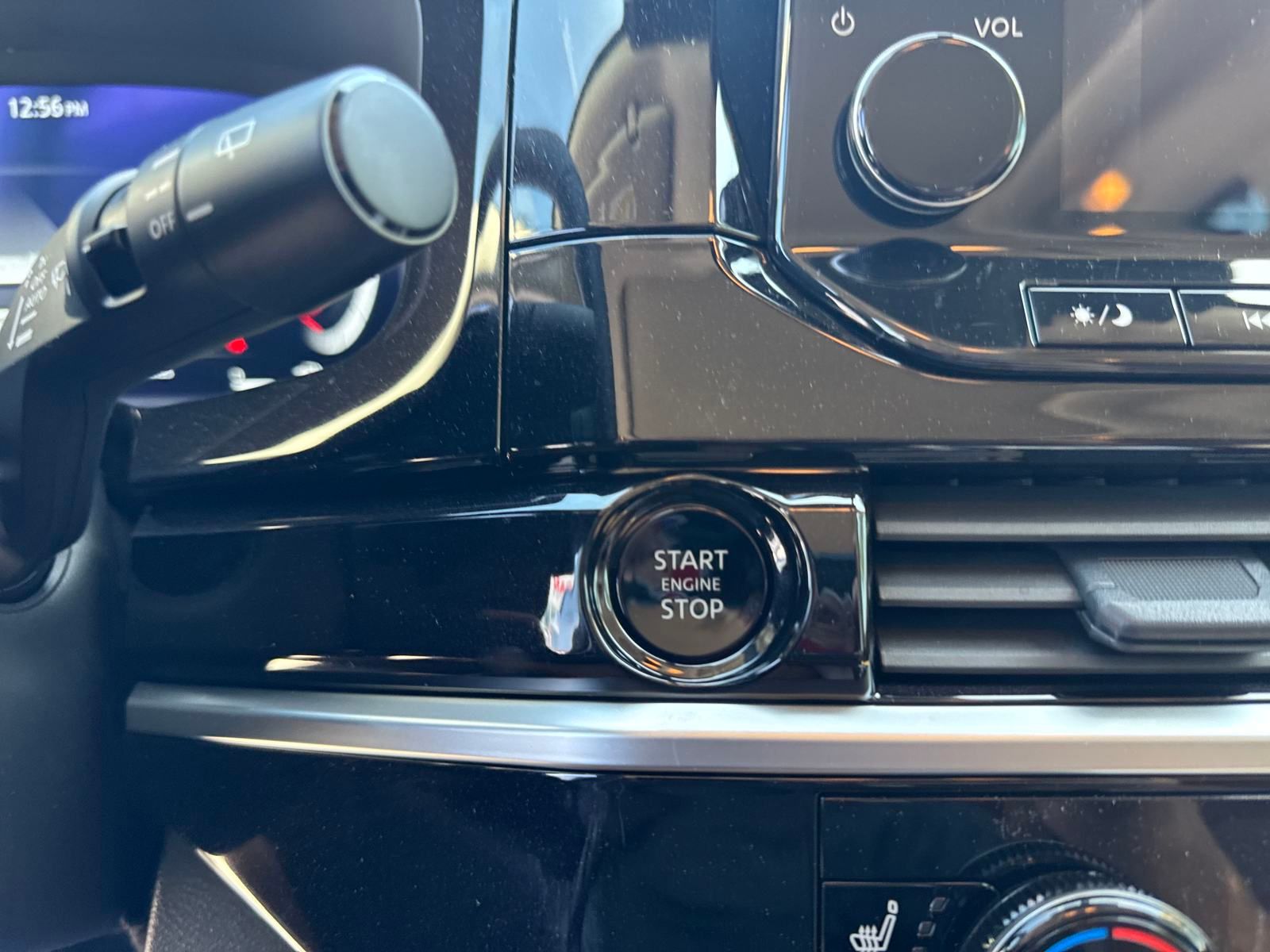 Vehicle image 33 of 34