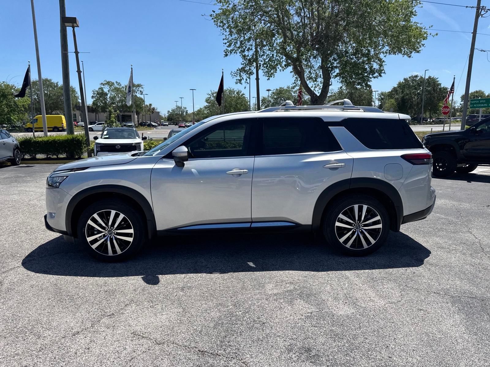 Vehicle image 8 of 34