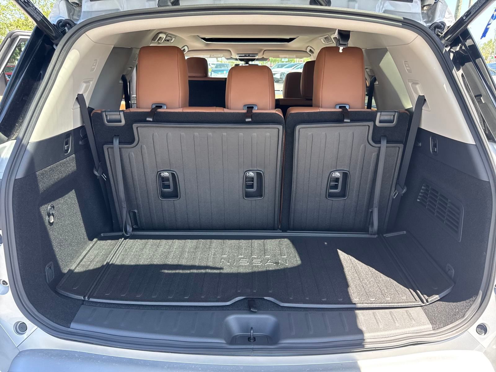 Vehicle image 10 of 34