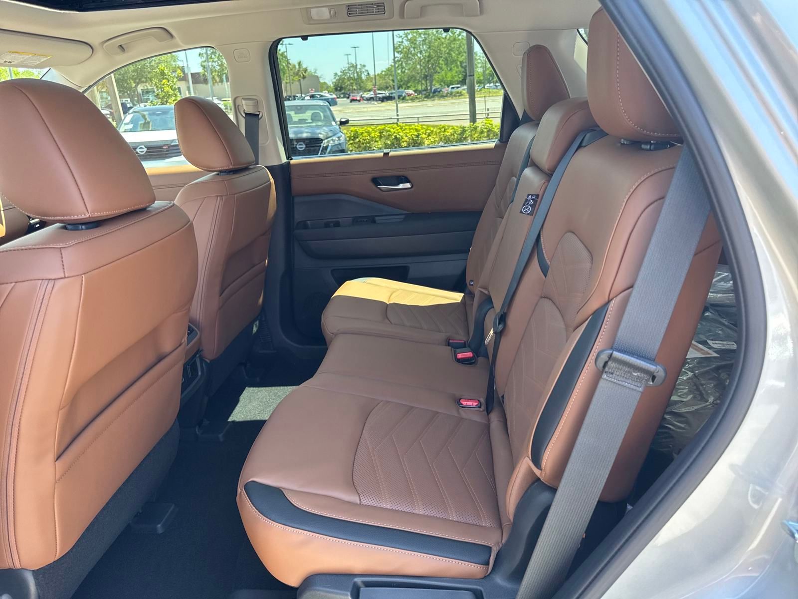 Vehicle image 13 of 34