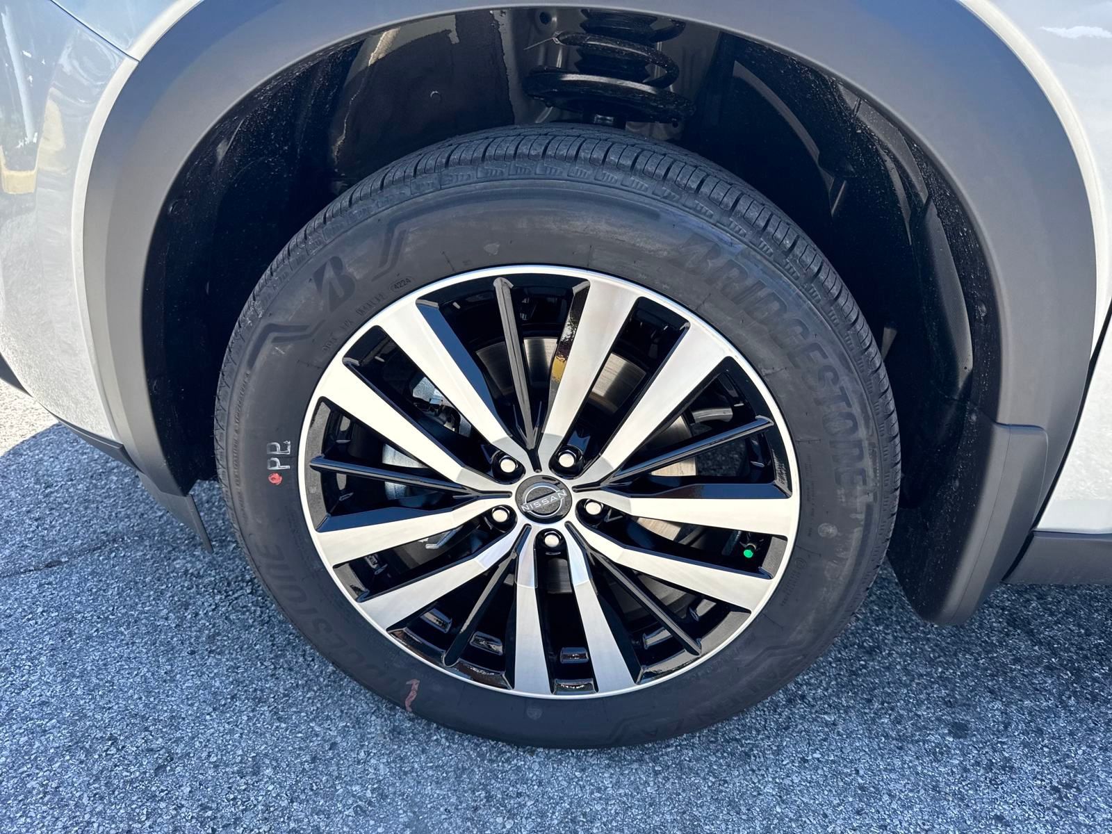 Vehicle image 9 of 34
