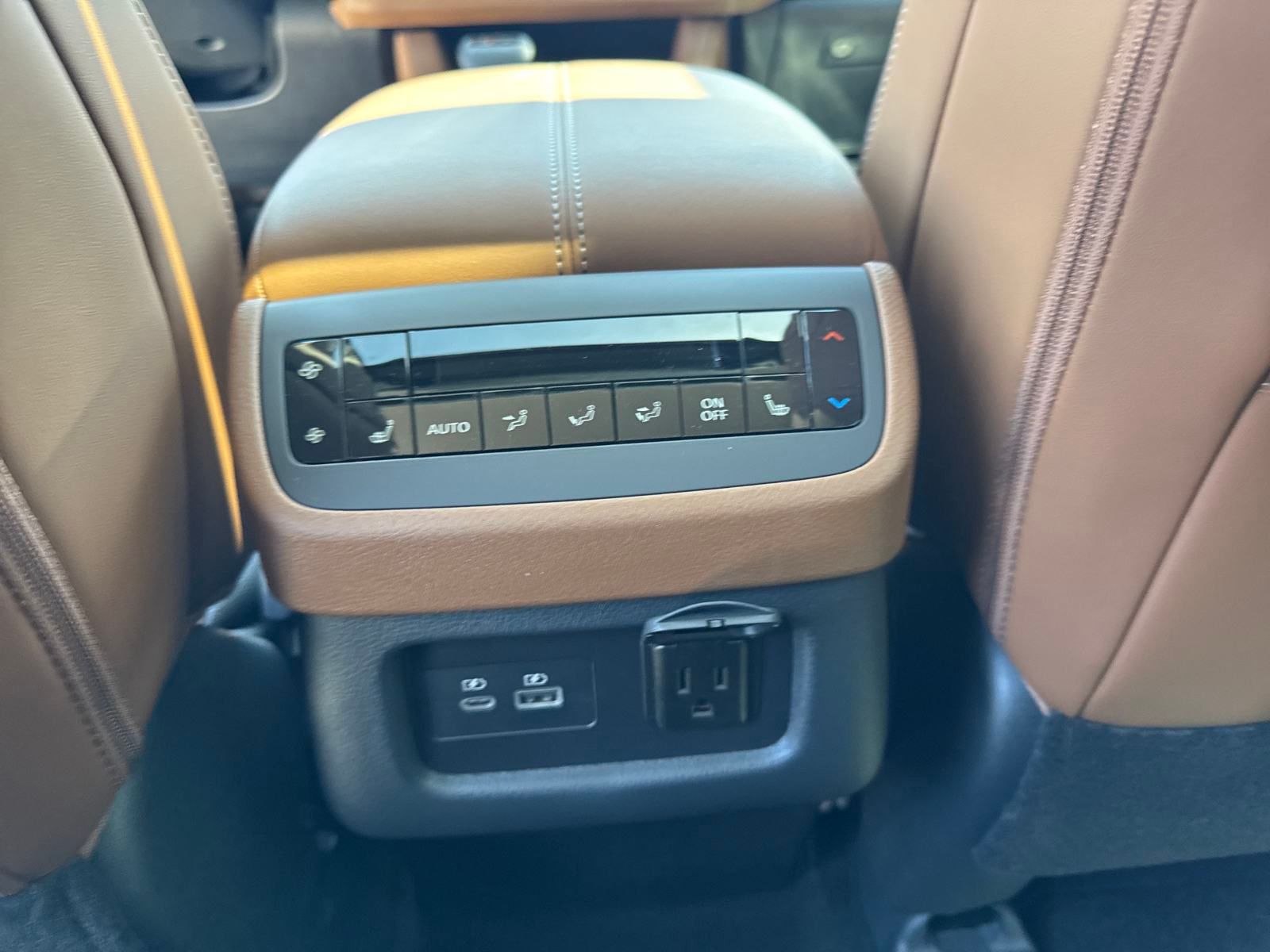 Vehicle image 26 of 34