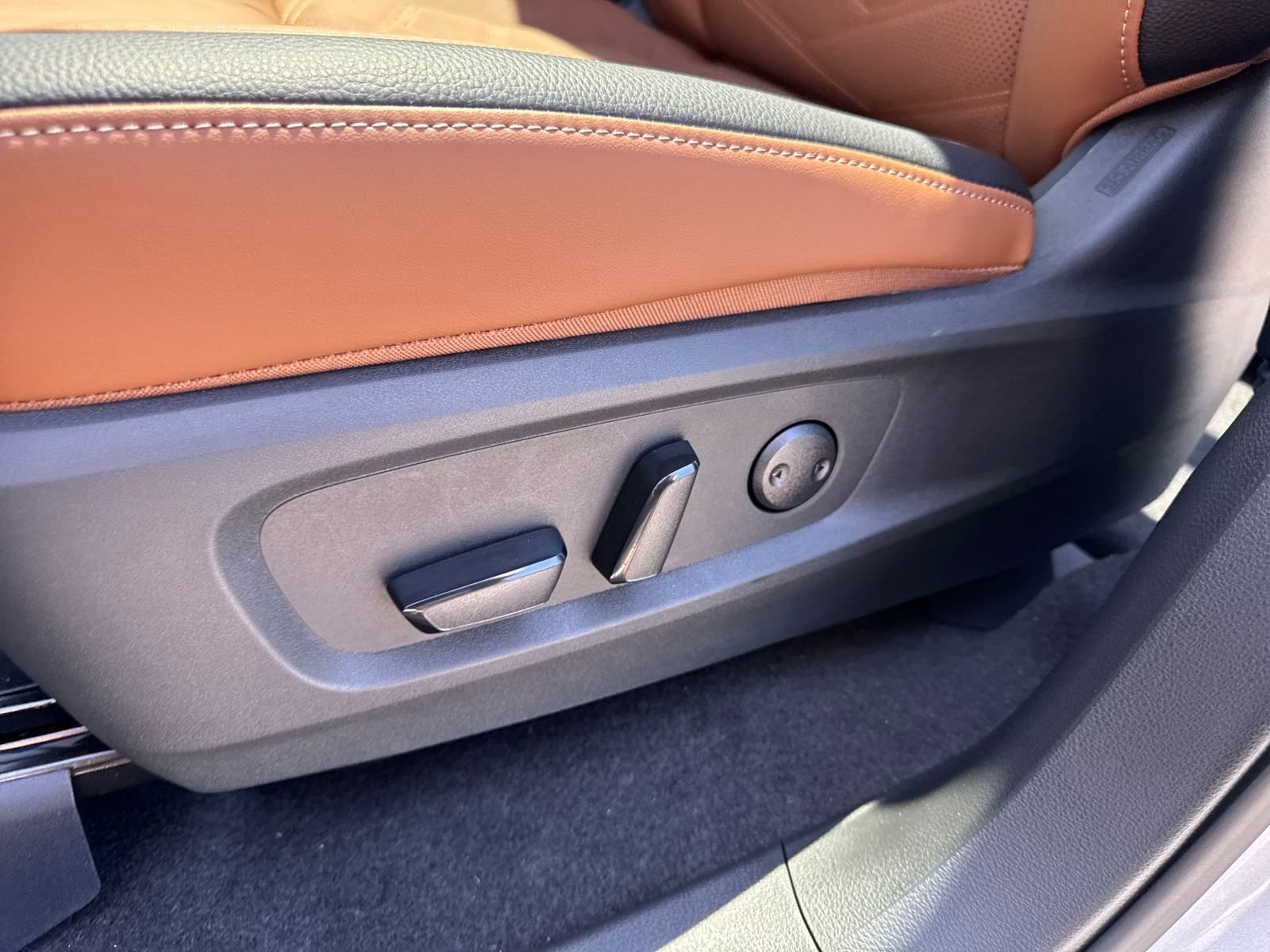 Vehicle image 29 of 34