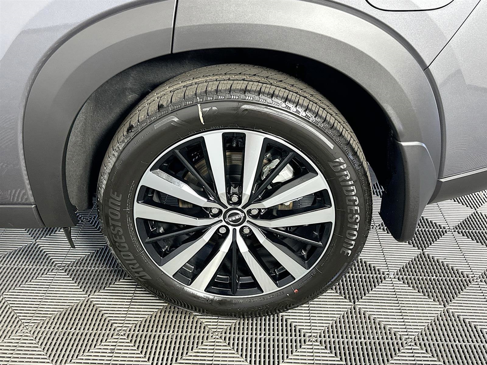 Vehicle image 36 of 46