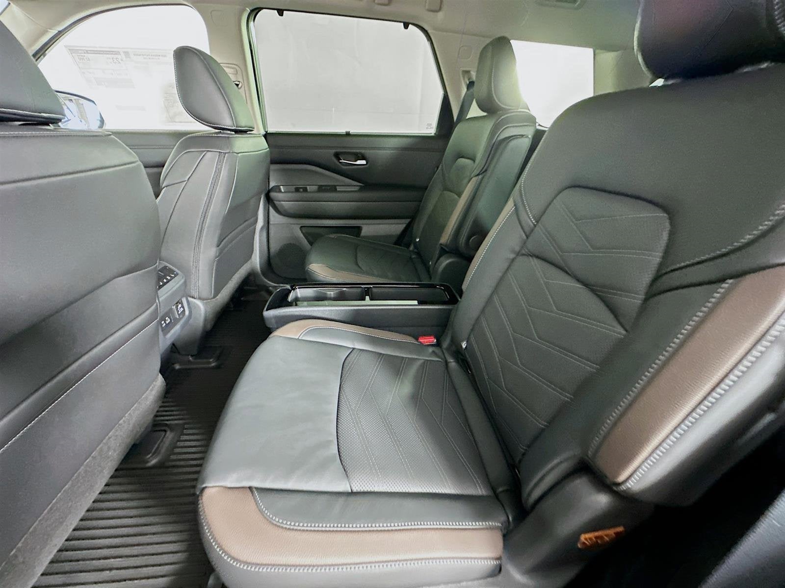 Vehicle image 26 of 46