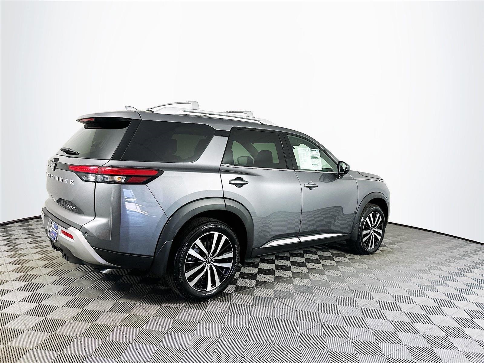 Vehicle image 7 of 46