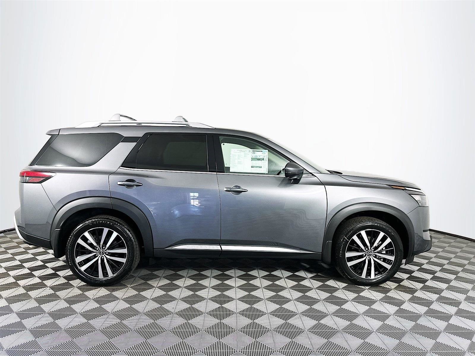 Vehicle image 5 of 46