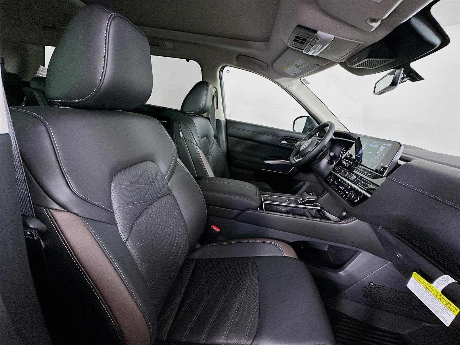 Vehicle image 33 of 46