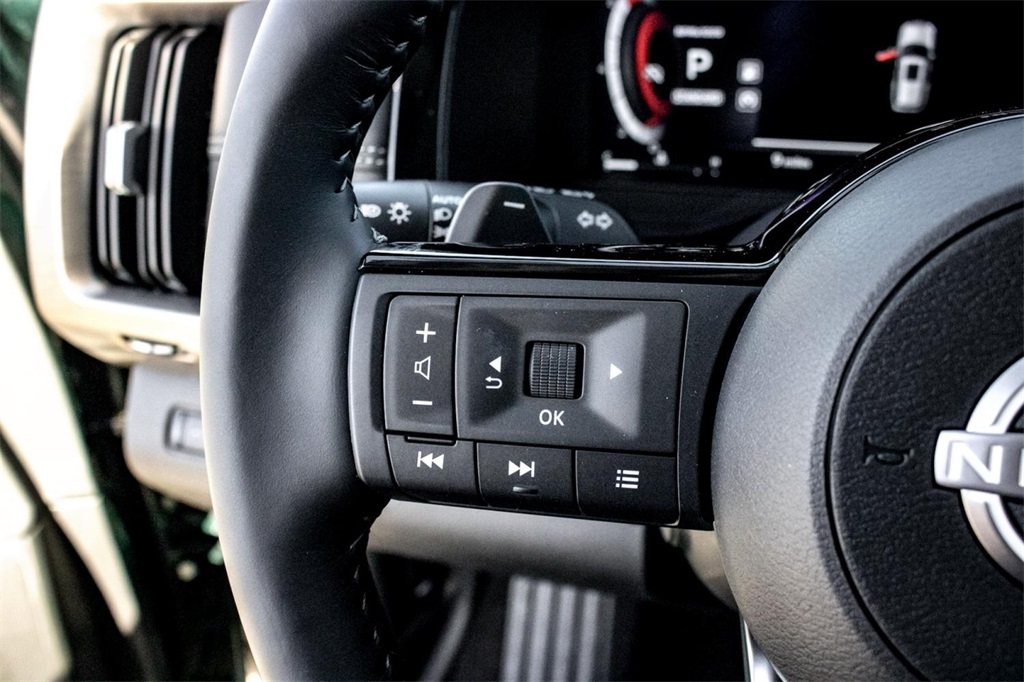 Vehicle image 13 of 25