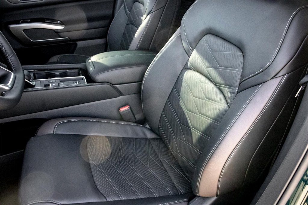 Vehicle image 9 of 25