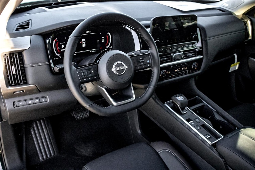 Vehicle image 11 of 25