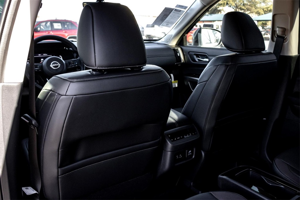 Vehicle image 22 of 25