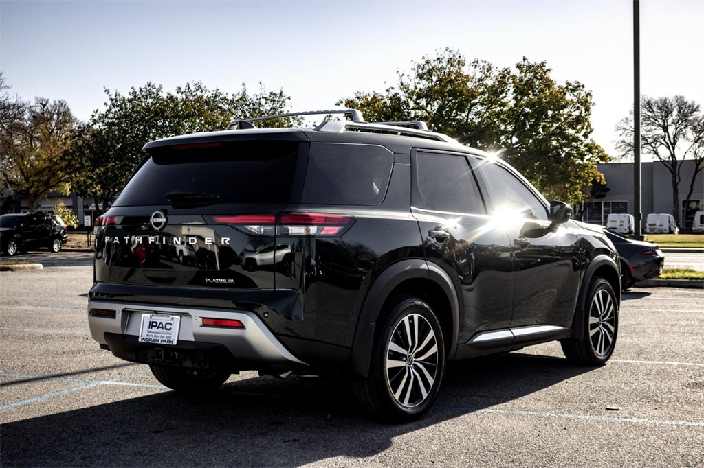 Vehicle image 4 of 25
