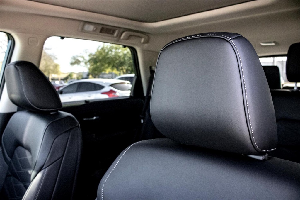 Vehicle image 10 of 25
