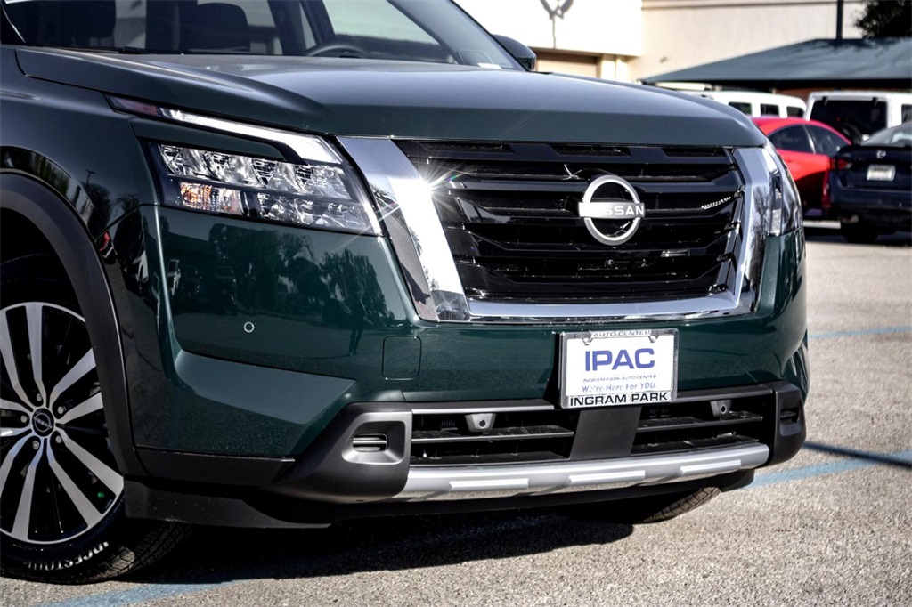 Vehicle image 3 of 25