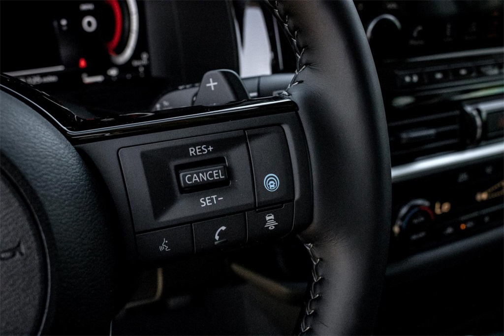 Vehicle image 14 of 25