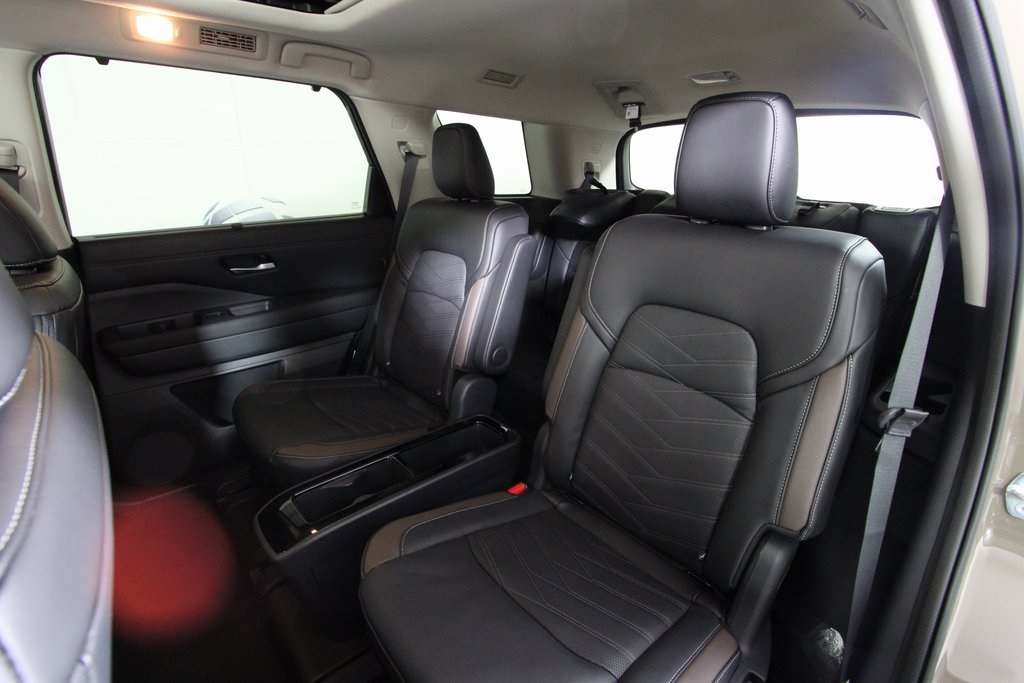 Vehicle image 21 of 41
