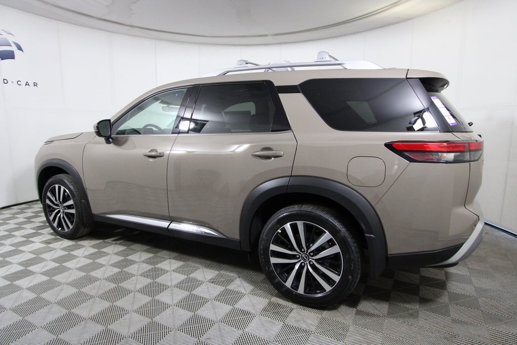 Vehicle image 13 of 41