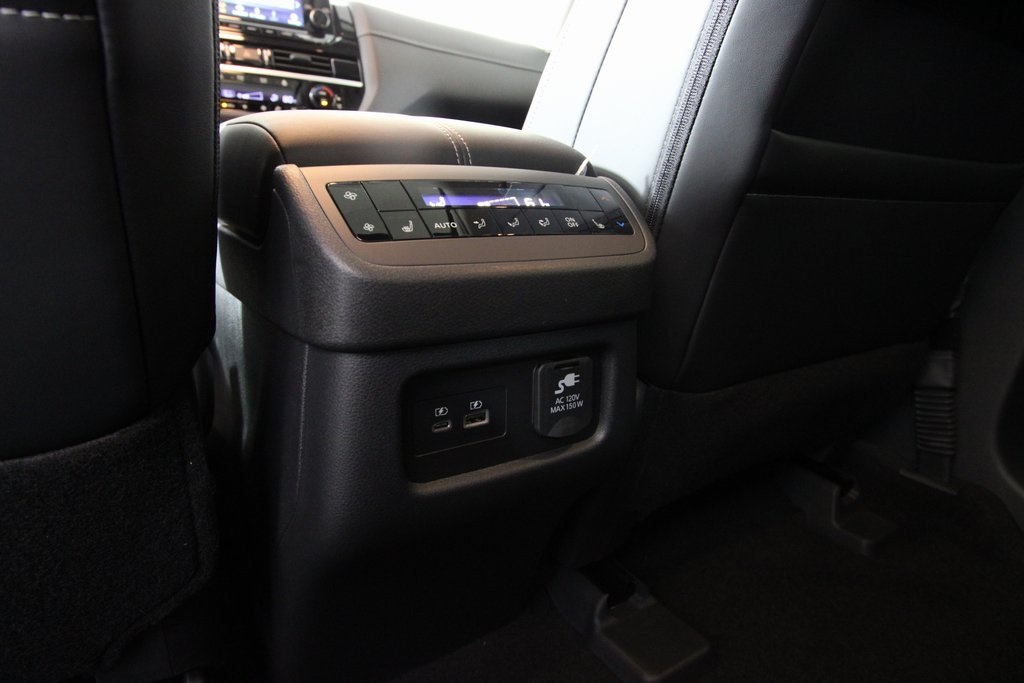 Vehicle image 32 of 41