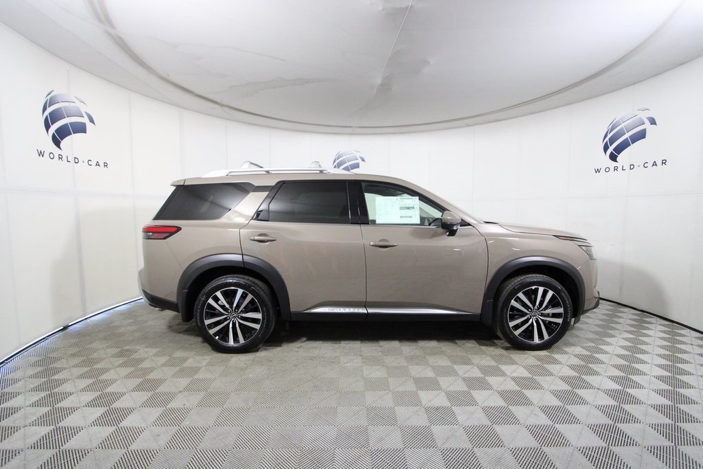 Vehicle image 8 of 41